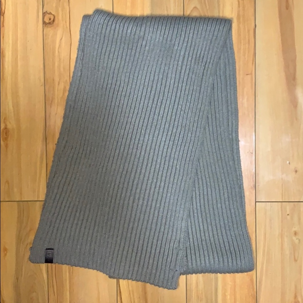 Knitted scarf
